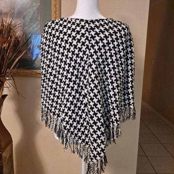Houndstooth shawl - Picture 2 of 3